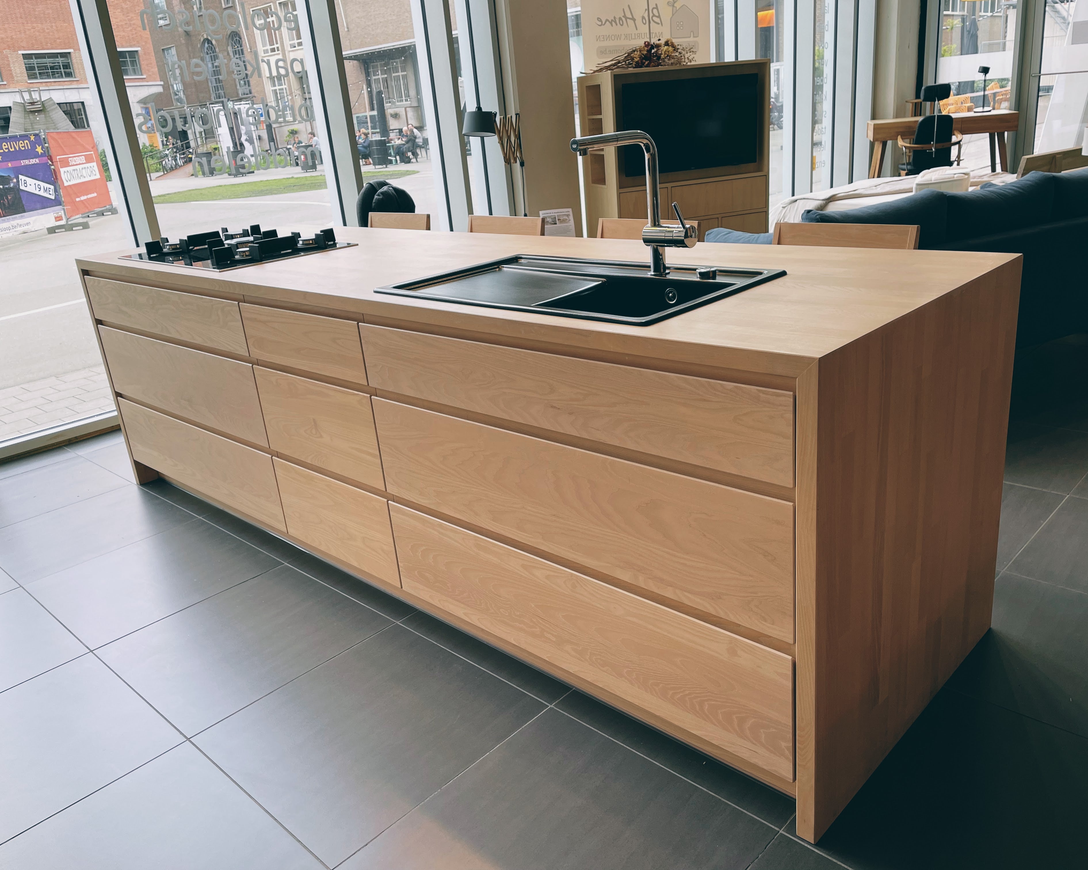 VERKOCHT - Toonzaalkeuken in es