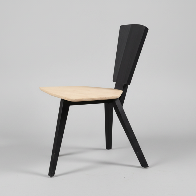 Stoel in vuren 'Fineline' en zwart gebeitste beuk