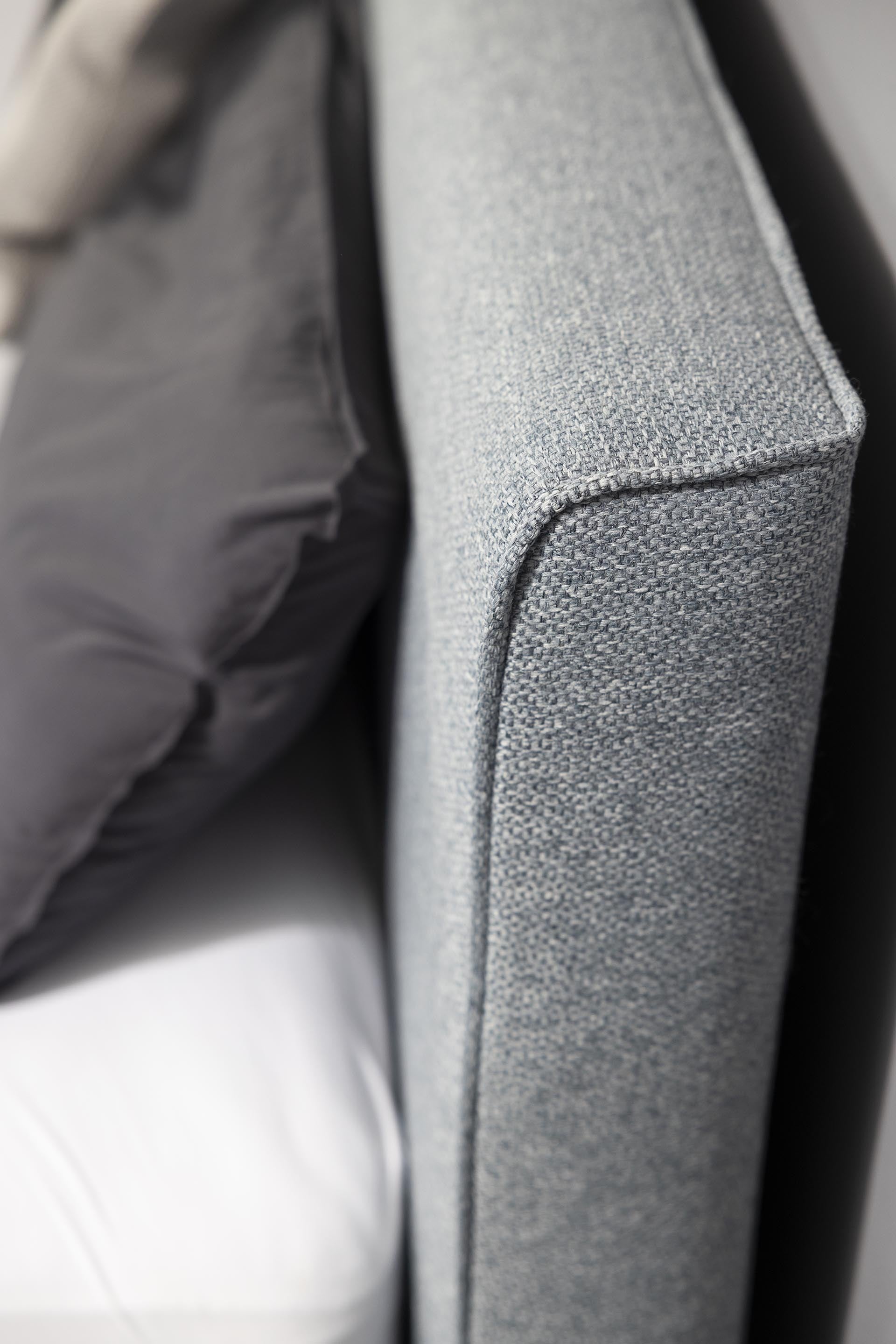 Onira bed met gestoffeerd hoofdbord