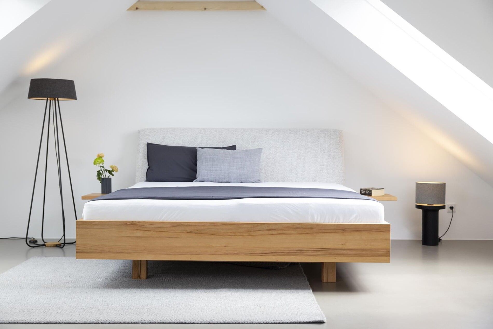 Onira bed met gestoffeerd hoofdbord