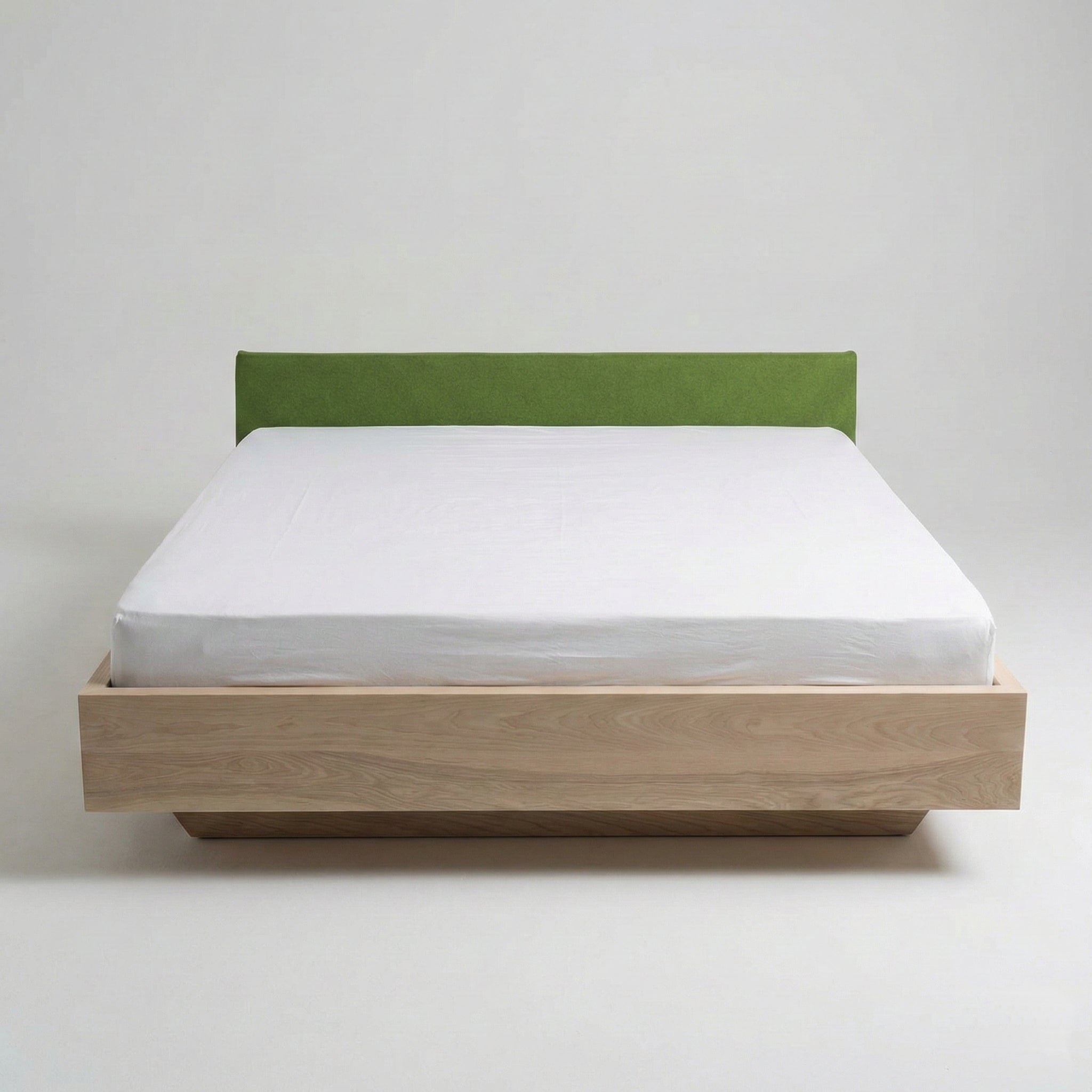 Bed in es, met hoofdbord in wolvilt, 180x200 cm